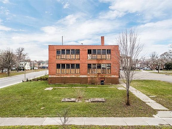 5th image of 8411 E Forest Ave