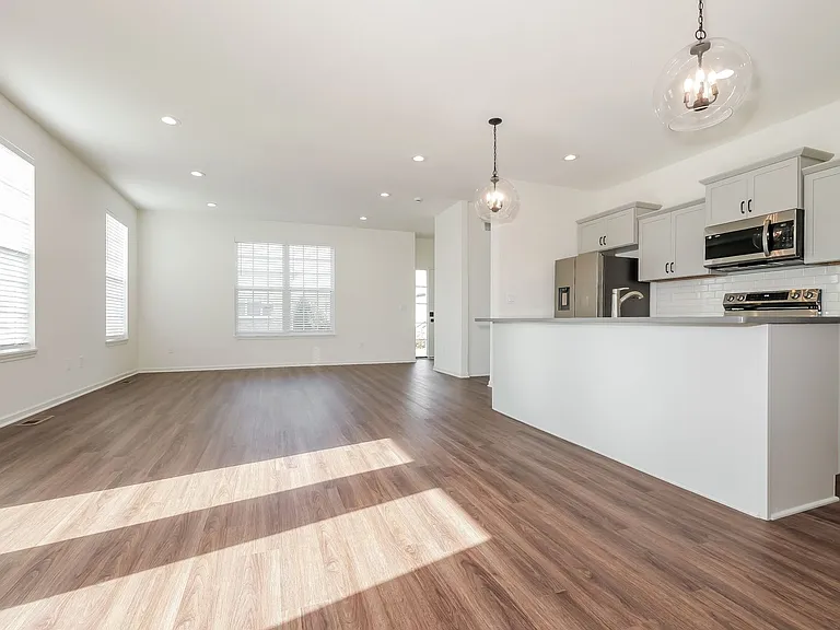 15845 Foster St — Photo 18