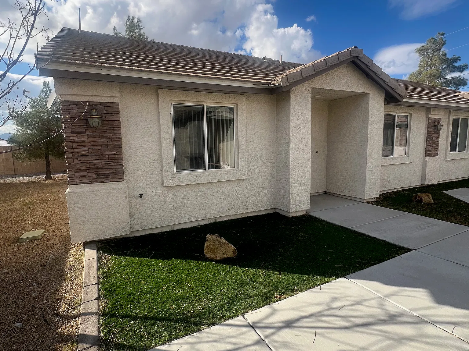 2 bed, 1000 sqft, $1,250 — Photo 1