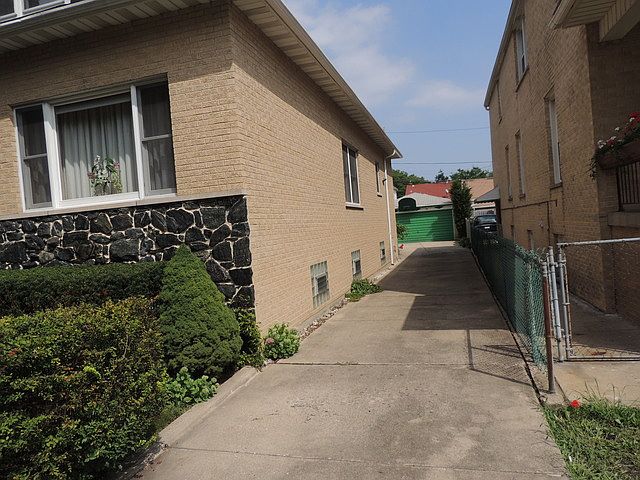 2nd image of 2737 N Newcastle Ave