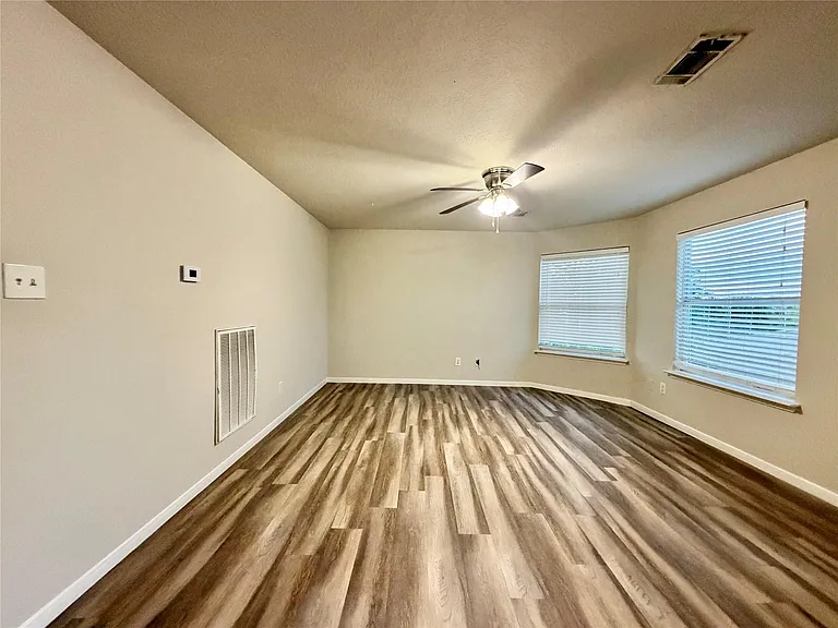 6827 Autumn Thistle Dr — Photo 15