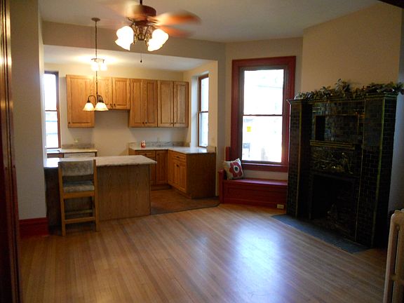 Eat-in-Kitchen