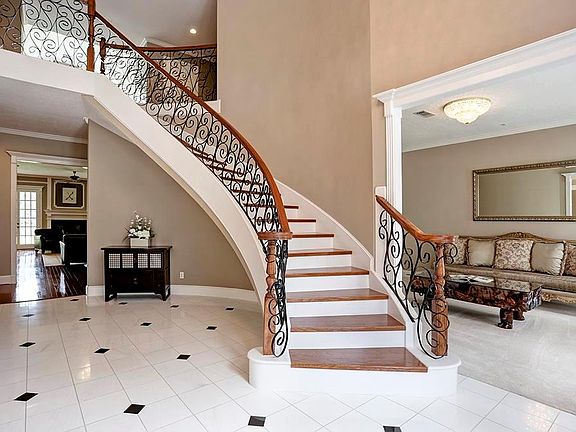 4th image of 22210 Holly Lakes Dr
