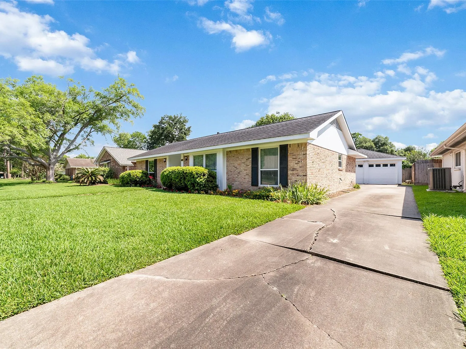 3 bed, 2.5 bath, 2105 sqft, $3,190 — Photo 4