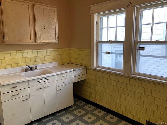 5th image of 116 Hagen St
