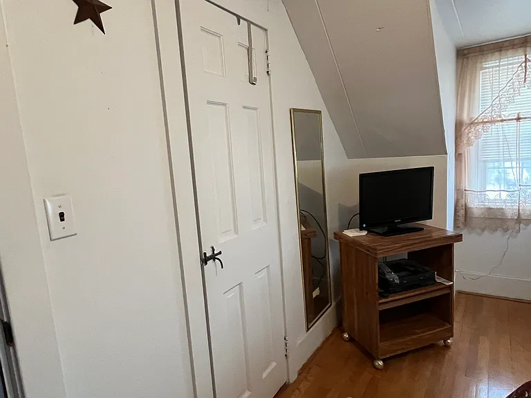 321 Linn St — Photo 14
