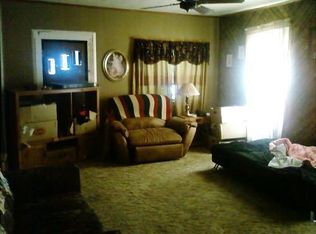 200 1st Ave NE, Wells, MN 56097