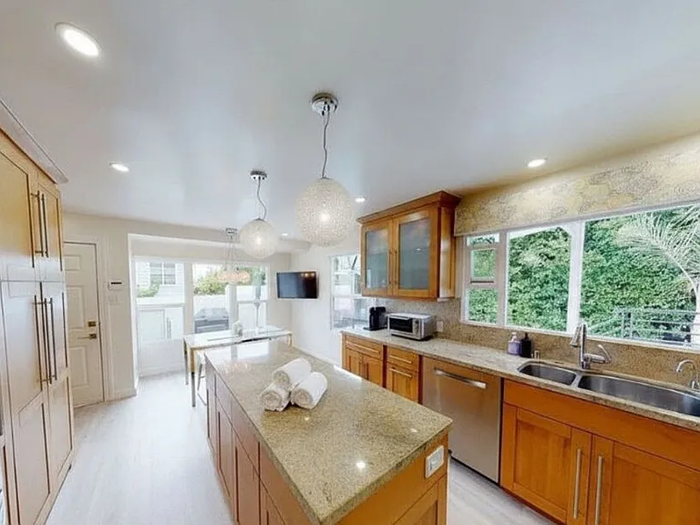 10331 La Grange Ave — Photo 5