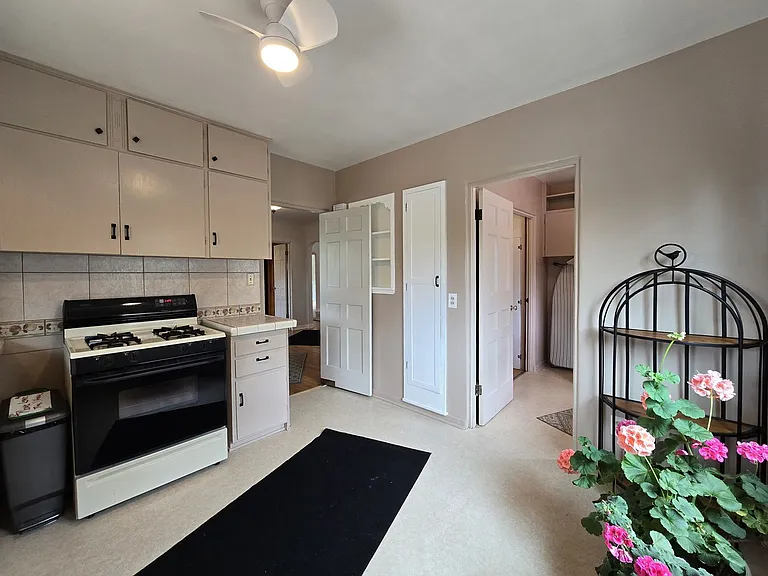 1304 Galisteo Pkwy — Photo 8
