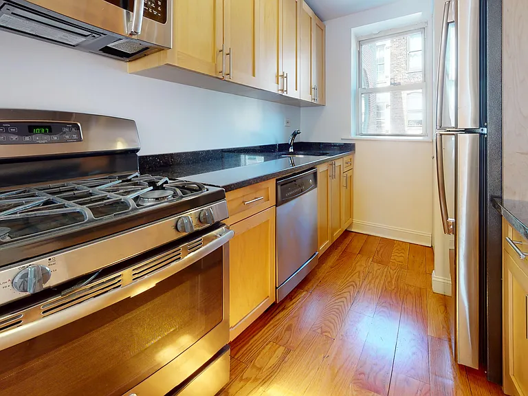 480 W Broadway #4 — Photo 13