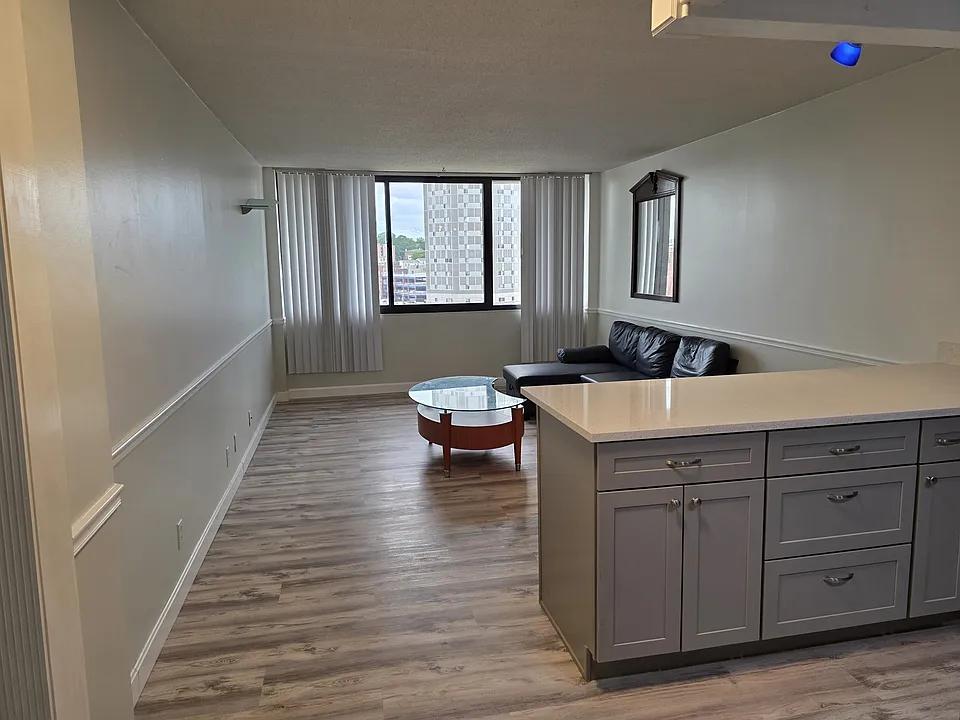 70 Southbridge St #811
