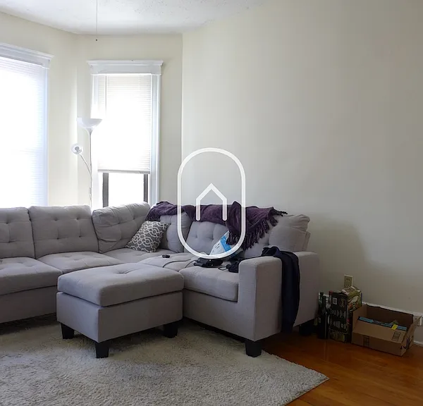 145 Sutherland Rd — Photo 4