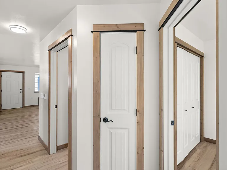 Pineview Apartments — Photo 10