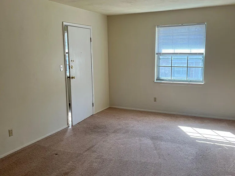 1 Meramec Ln #C — Photo 9