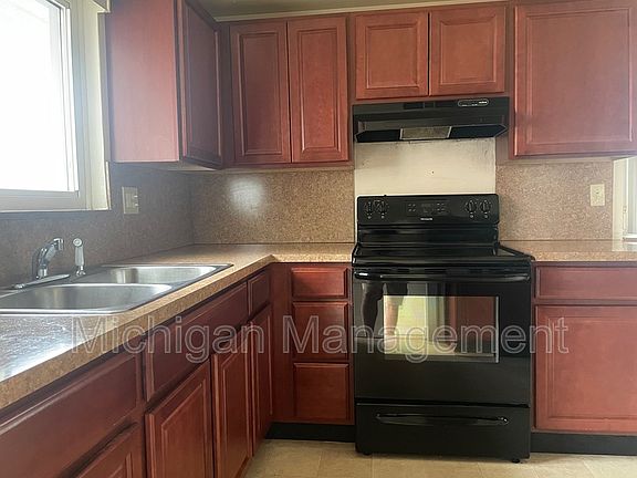 4th image of 21720 Gardner Ave