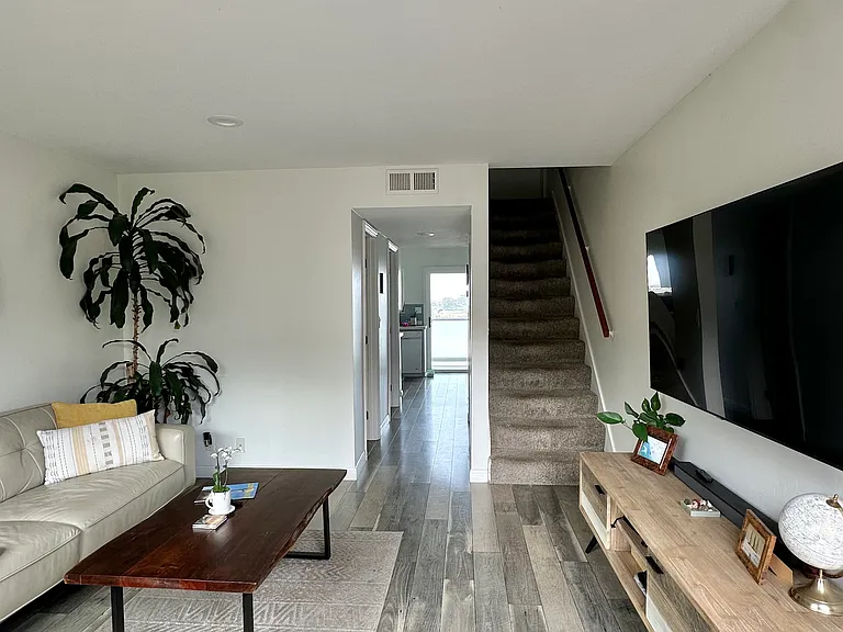 2525 Jefferson St #M — Photo 3