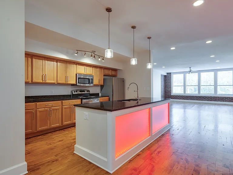 123 S Court Ave — Photo 5