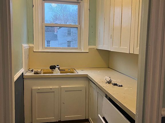 4th image of 1211 Douglas Ave #1