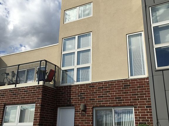 3rd image of 586 W 40th St #586