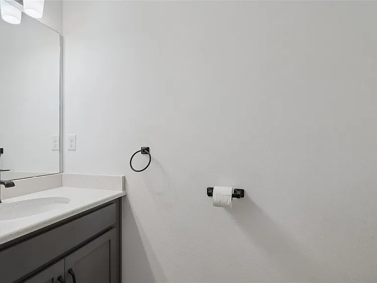 2025 Axel St — Photo 22