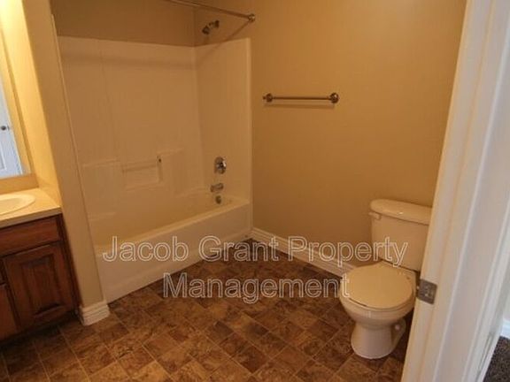 5th image of 225 Opal Ct APT 2H