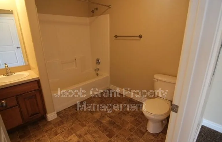 225 Opal Ct #1D — Photo 7