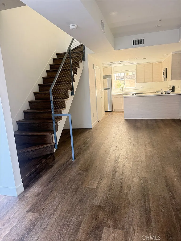 3 bed, 3.5 bath, 1382 sqft, $4,000 — Photo 1