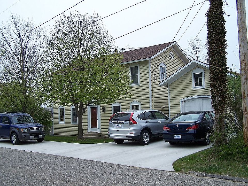 2nd image of 108 Chestnut St