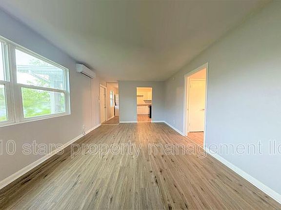 4th image of 1045 11th Ave NW APT 7