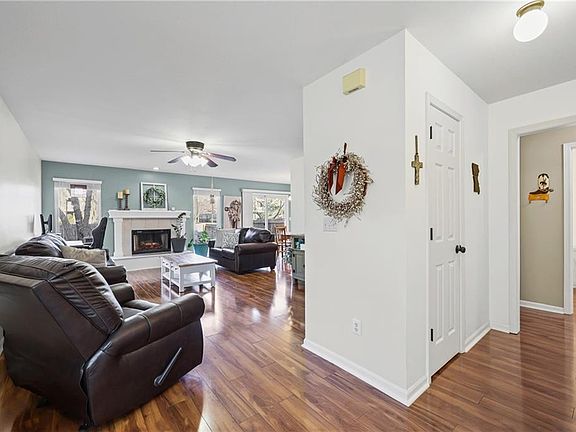 5th image of 627 NE Swann Cir