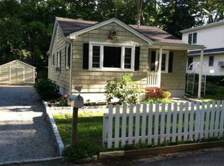 8 Oak St, Stony Brook, NY 11790