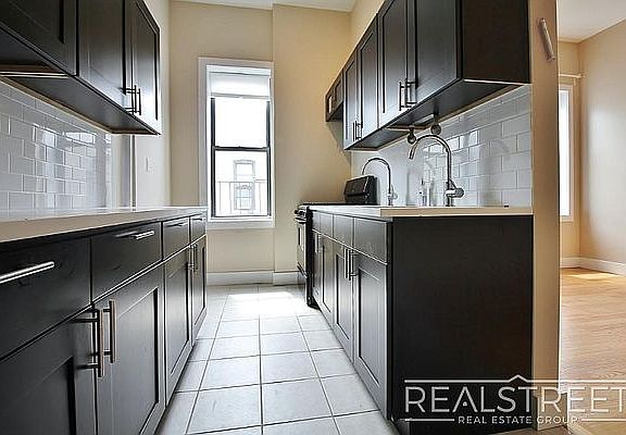 4th image of 421 Crown St #4G