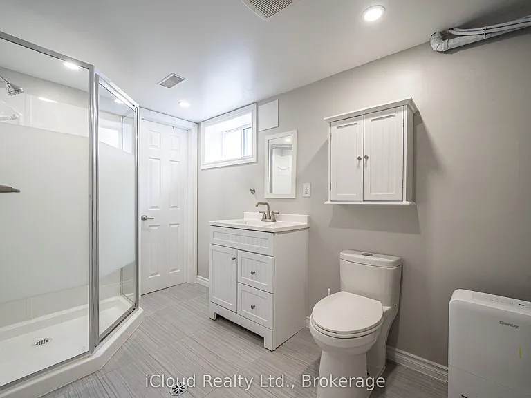 328 Wilson Rd S #LOWER — Photo 10