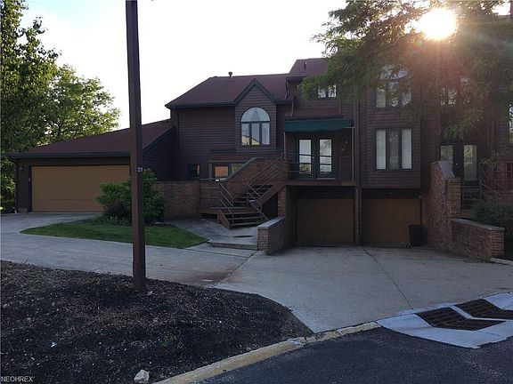 2nd image of 117 Fox Hollow Ct #117