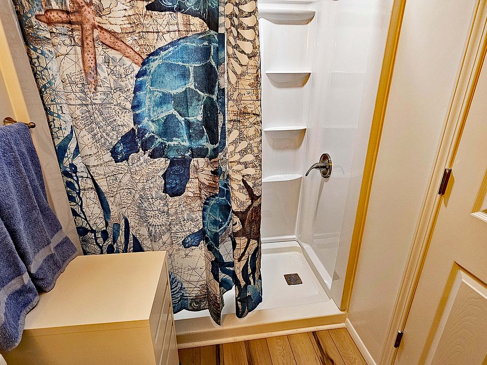 BATH ROOM FULL SIZED SHOWER