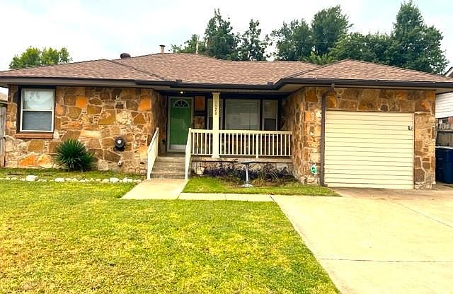 1st image of 1520 Oxford Way