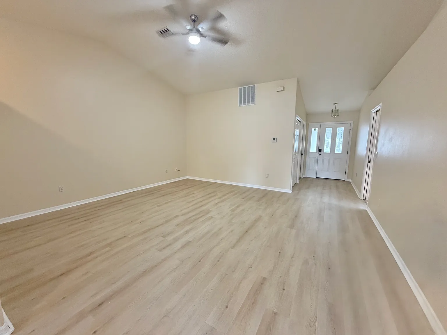 3 bed, 1274 sqft, $1,600 — Photo 2
