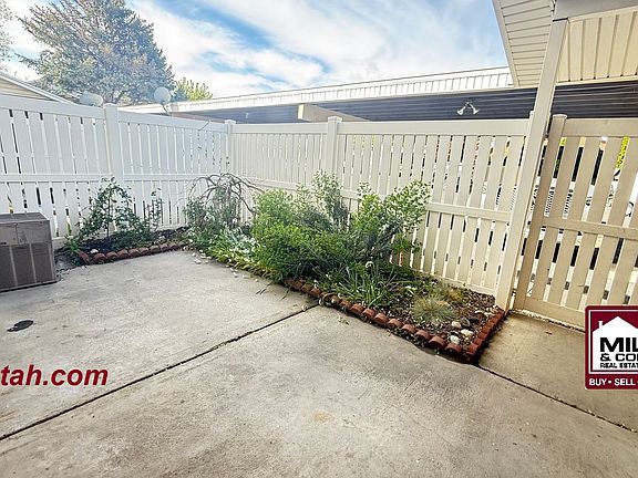 3rd image of 5966 S Sultan Cir #183