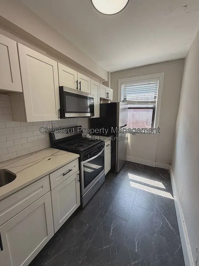 1 bed, 1.0 bath, 800 sqft, $995 — Photo 2