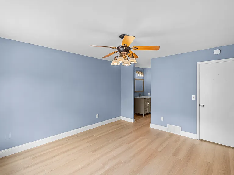 22 Lexington Dr — Photo 20