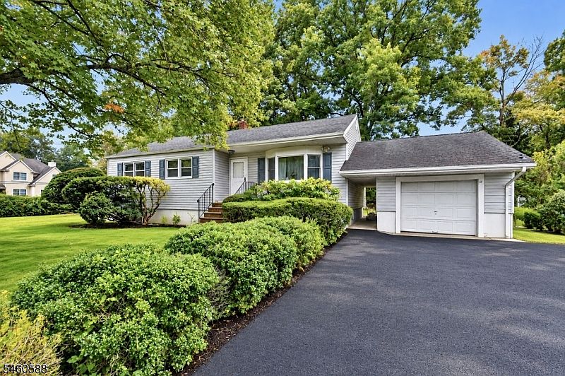 1st image of 17 Moosepac Ln