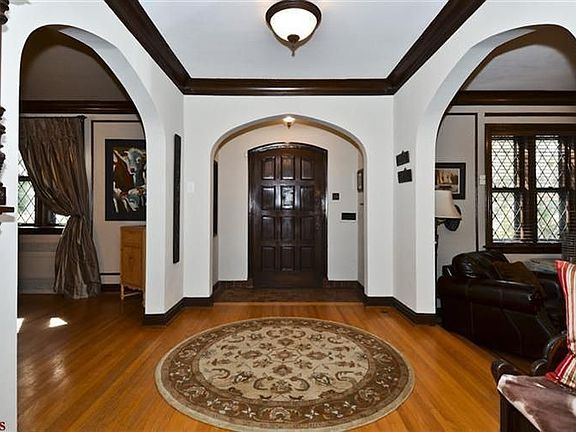 3rd image of 3823 Holly Hills Blvd