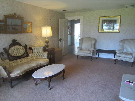 4th image of 744 Lake Winnemissett Dr