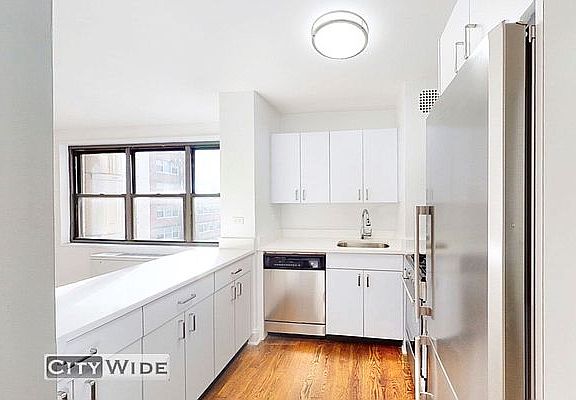 4th image of 96 5th Ave APT 14L