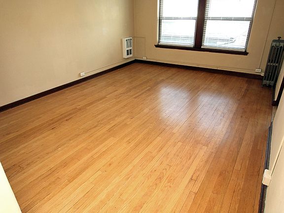 4th image of 222 Summit Ave E #210