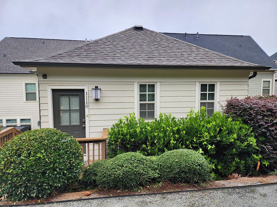 Front of carriage house (shows separate private entrance)