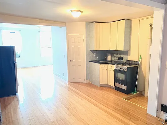 Rented by Premier Metro Realty Corp | media 17