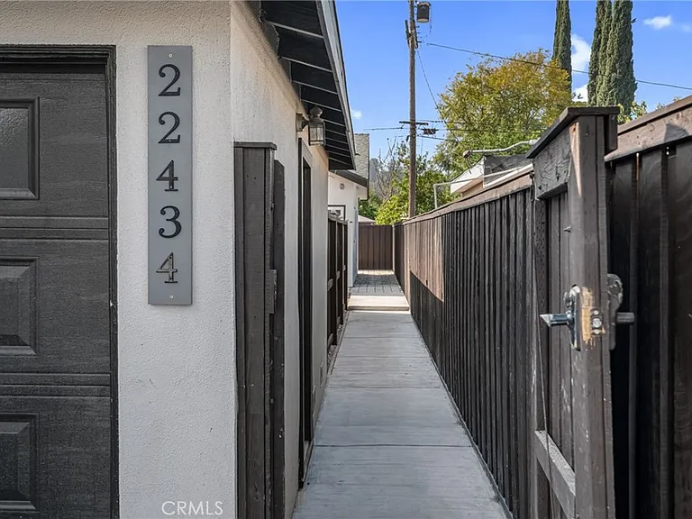 22434 Berdon St — Photo 2