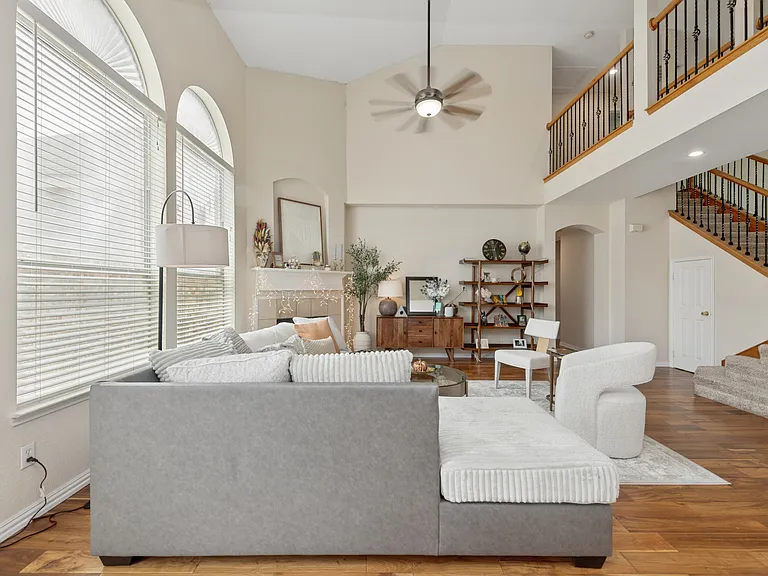 5909 Vineyard Ln — Photo 3
