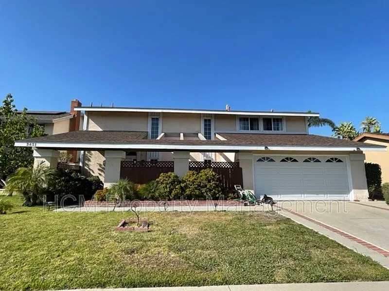 4 bed, 2.5 bath, 1783 sqft, $4,975 — Photo 2